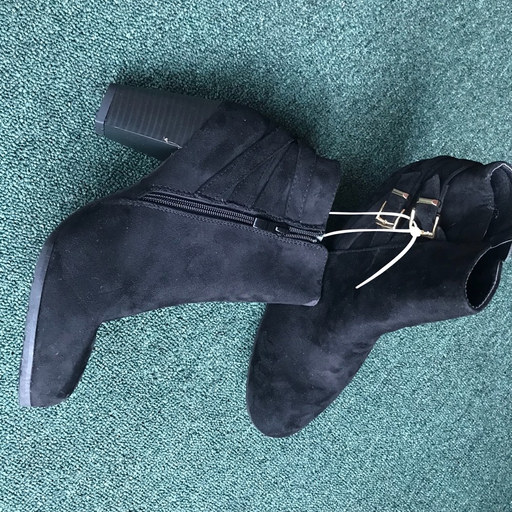 Blacke suede heeled bootie